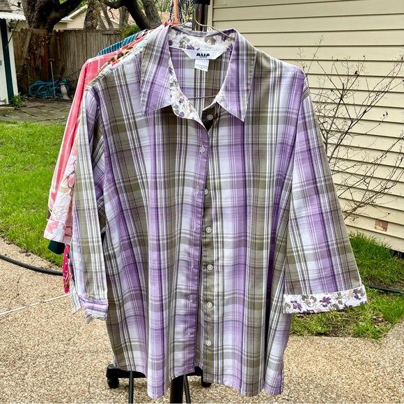 Plaid Alia blouse, floral cuffs - Picture 1 of 3